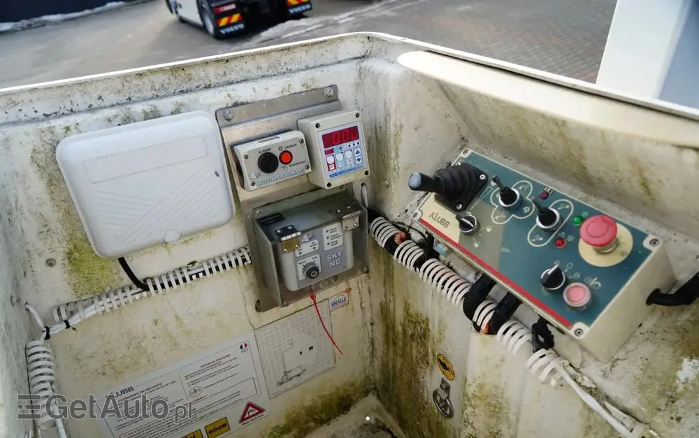 IVECO 35-140 / ZWYŻKA / PODNOŚNIK KOSZOWY KLUBB K26/ 4 PODPORY / MANUAL / 2020  R 