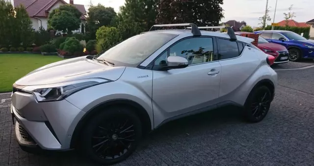 TOYOTA C-HR 