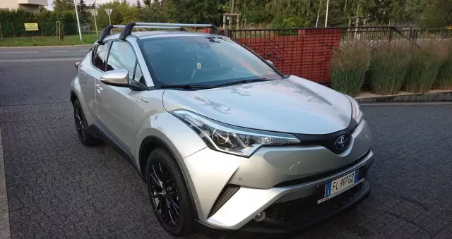 TOYOTA C-HR 