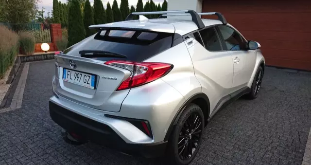 TOYOTA C-HR 