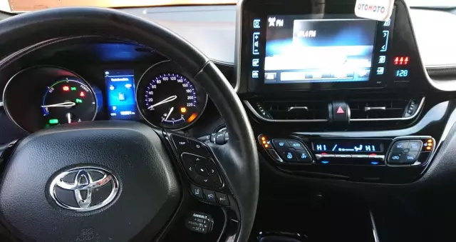 TOYOTA C-HR 