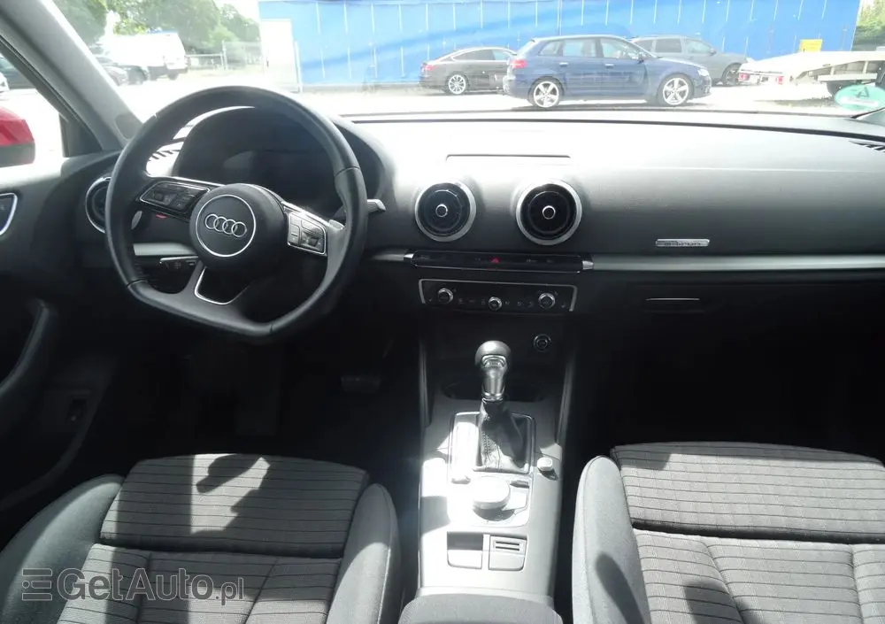 AUDI A3 Sportback 1.4 TFSI CoD ultra Attraction S tronic