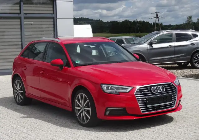 AUDI A3 Sportback 1.4 TFSI CoD ultra Attraction S tronic