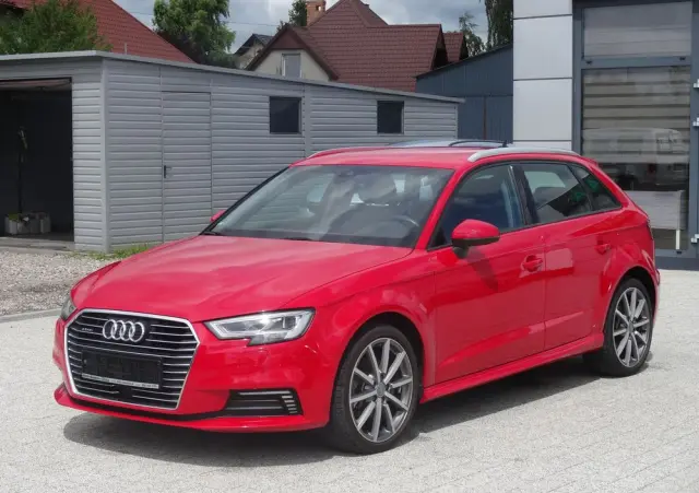 AUDI A3 Sportback 1.4 TFSI CoD ultra Attraction S tronic