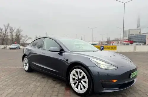 TESLA Model 3 