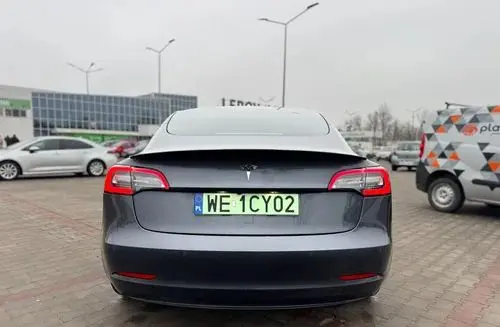 TESLA Model 3 