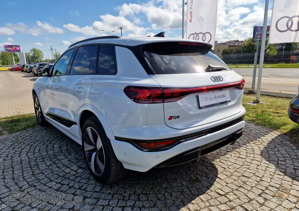 AUDI Q6 e-tron 