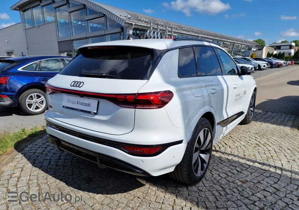 AUDI Q6 e-tron 
