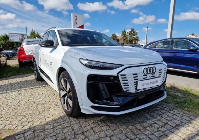 AUDI Q6 e-tron 