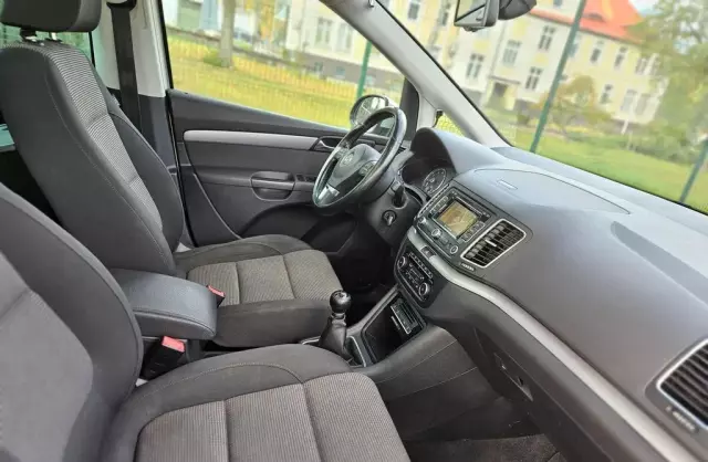 VOLKSWAGEN Sharan 