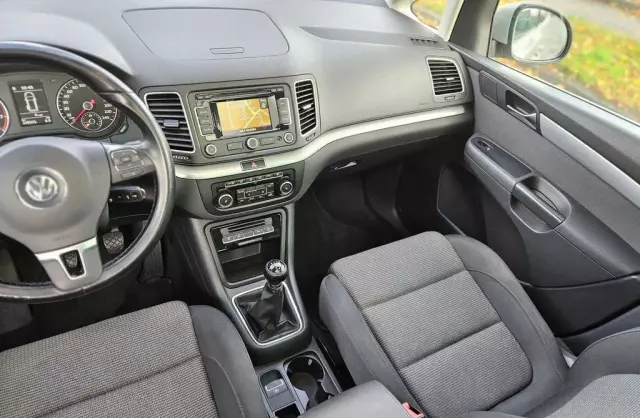 VOLKSWAGEN Sharan 
