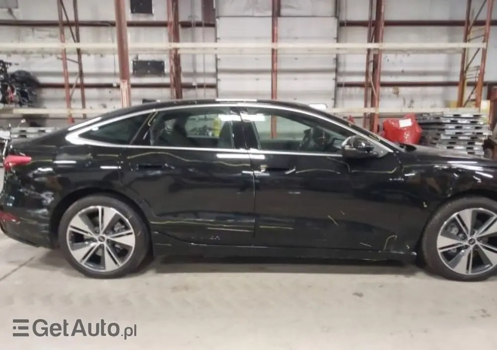 AUDI A6 Avant e-tron 