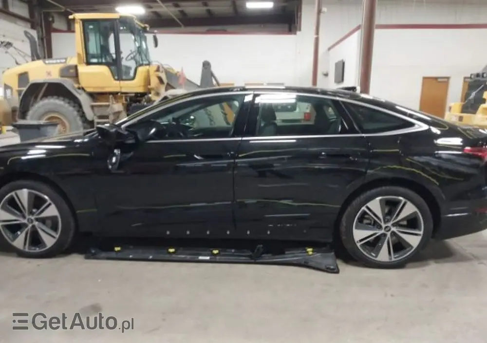 AUDI A6 Avant e-tron 