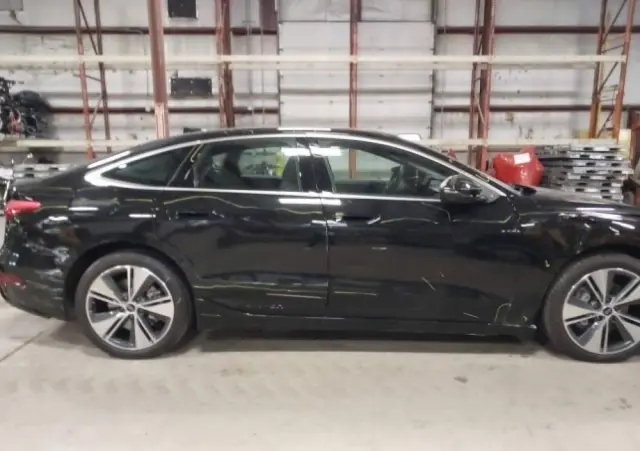 AUDI A6 Avant e-tron 