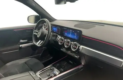 MERCEDES-BENZ GLB 