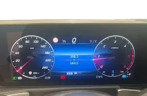MERCEDES-BENZ GLB 