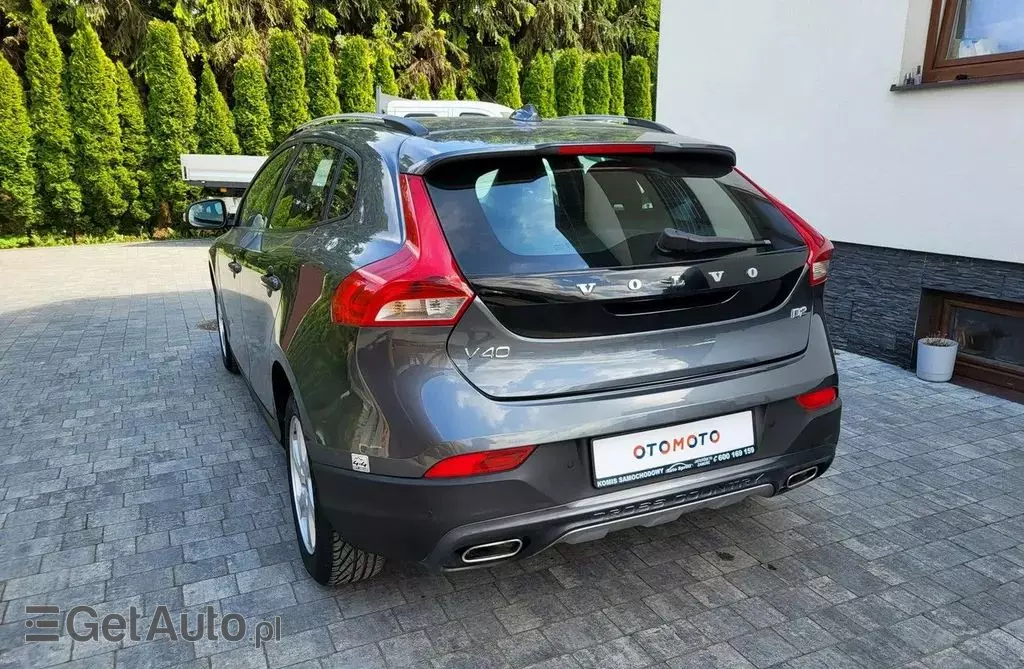 VOLVO V40 