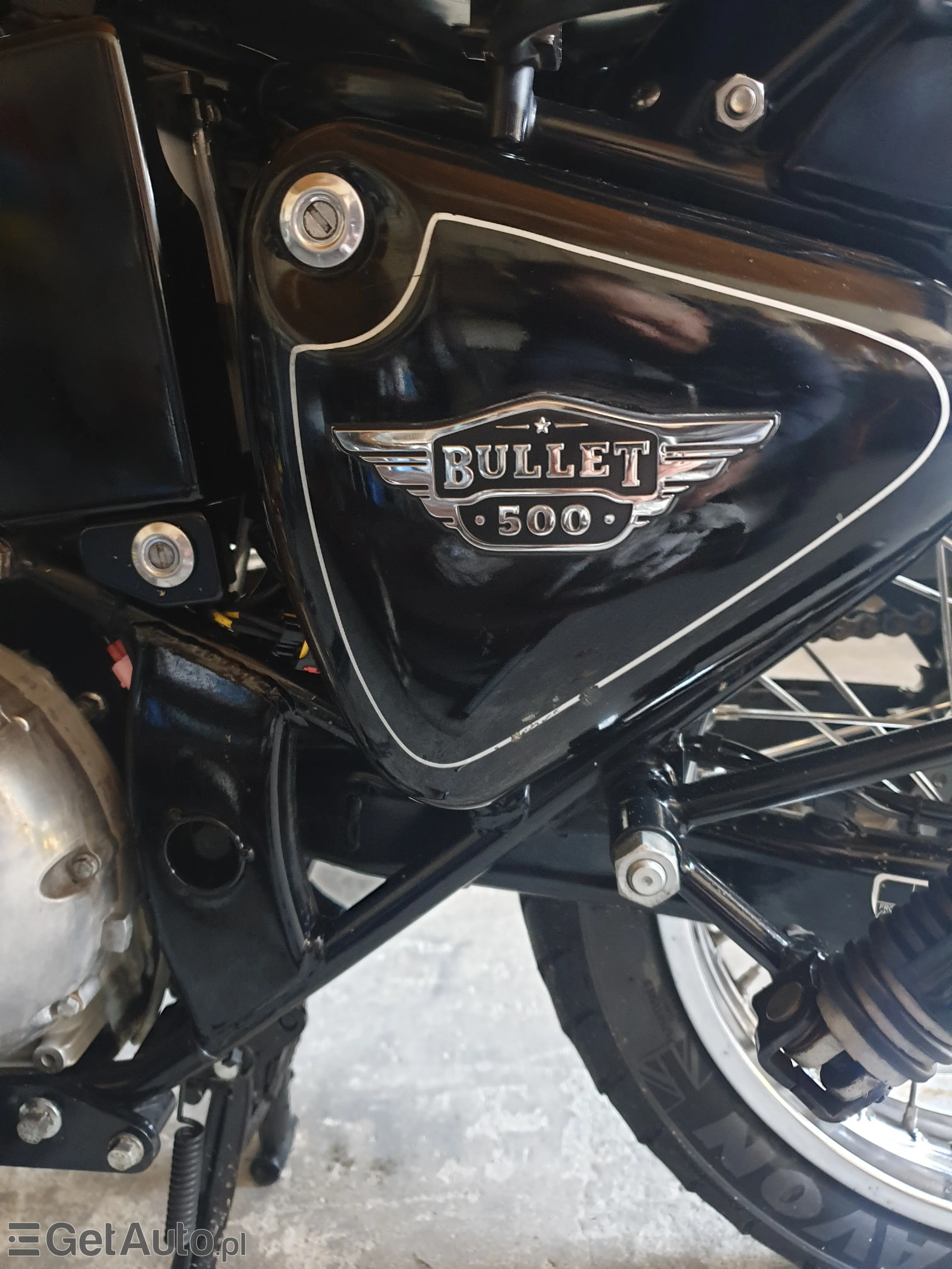 ROYAL ENFIELD Bulled 