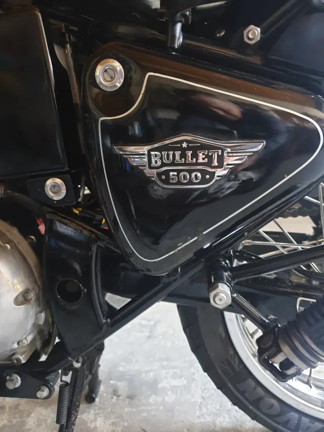 ROYAL ENFIELD Bulled 