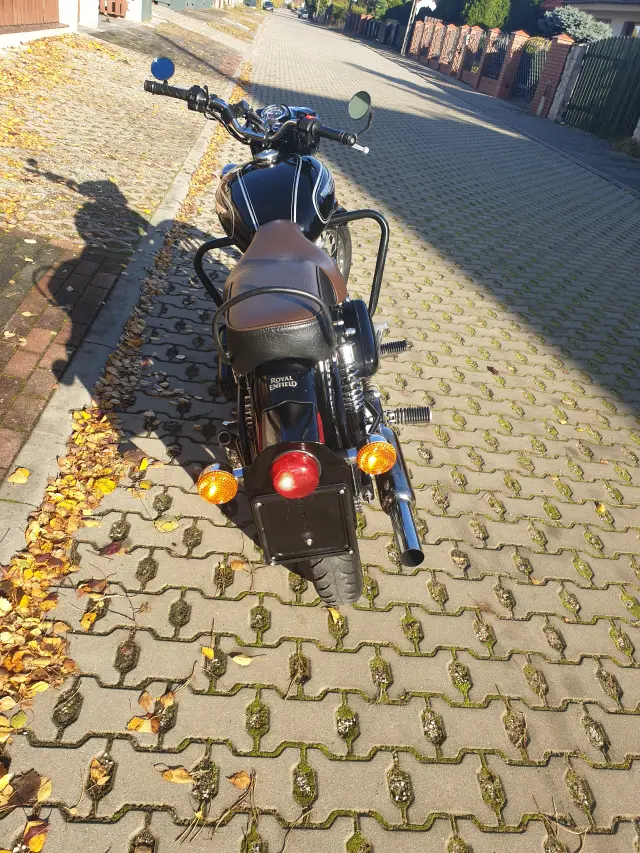 ROYAL ENFIELD Bulled 