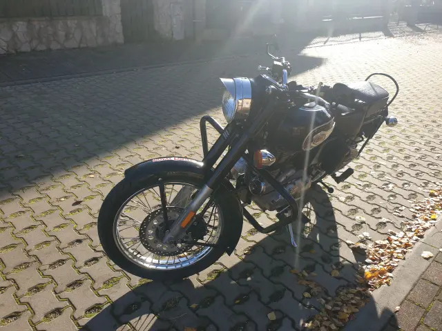 ROYAL ENFIELD Bulled 