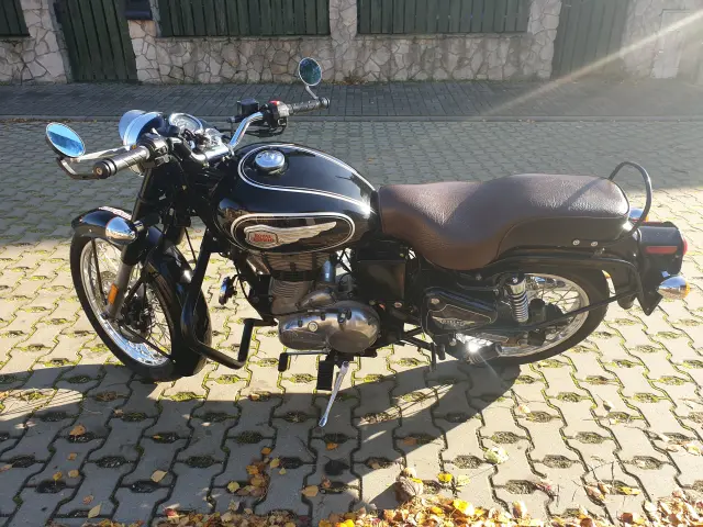 ROYAL ENFIELD Bulled 