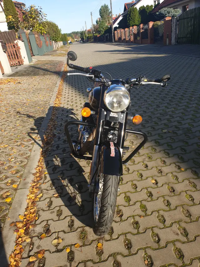 ROYAL ENFIELD Bulled 