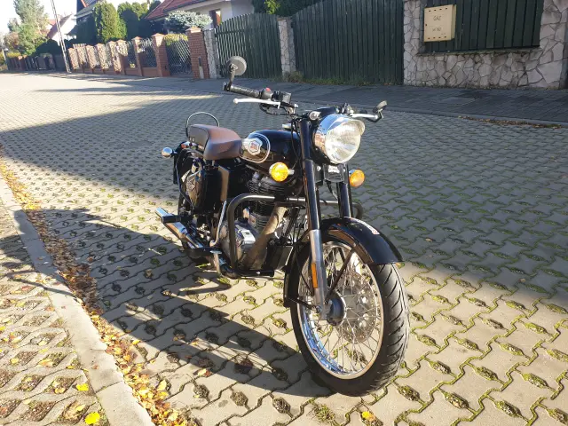 ROYAL ENFIELD Bulled 