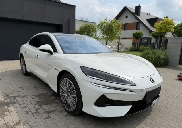 DENZA Z9 
