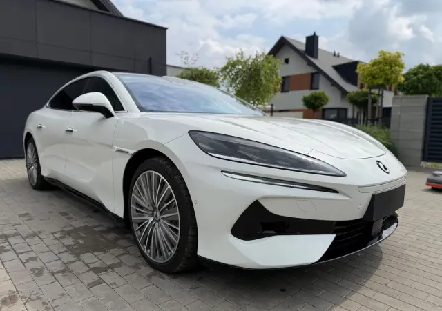 DENZA Z9 