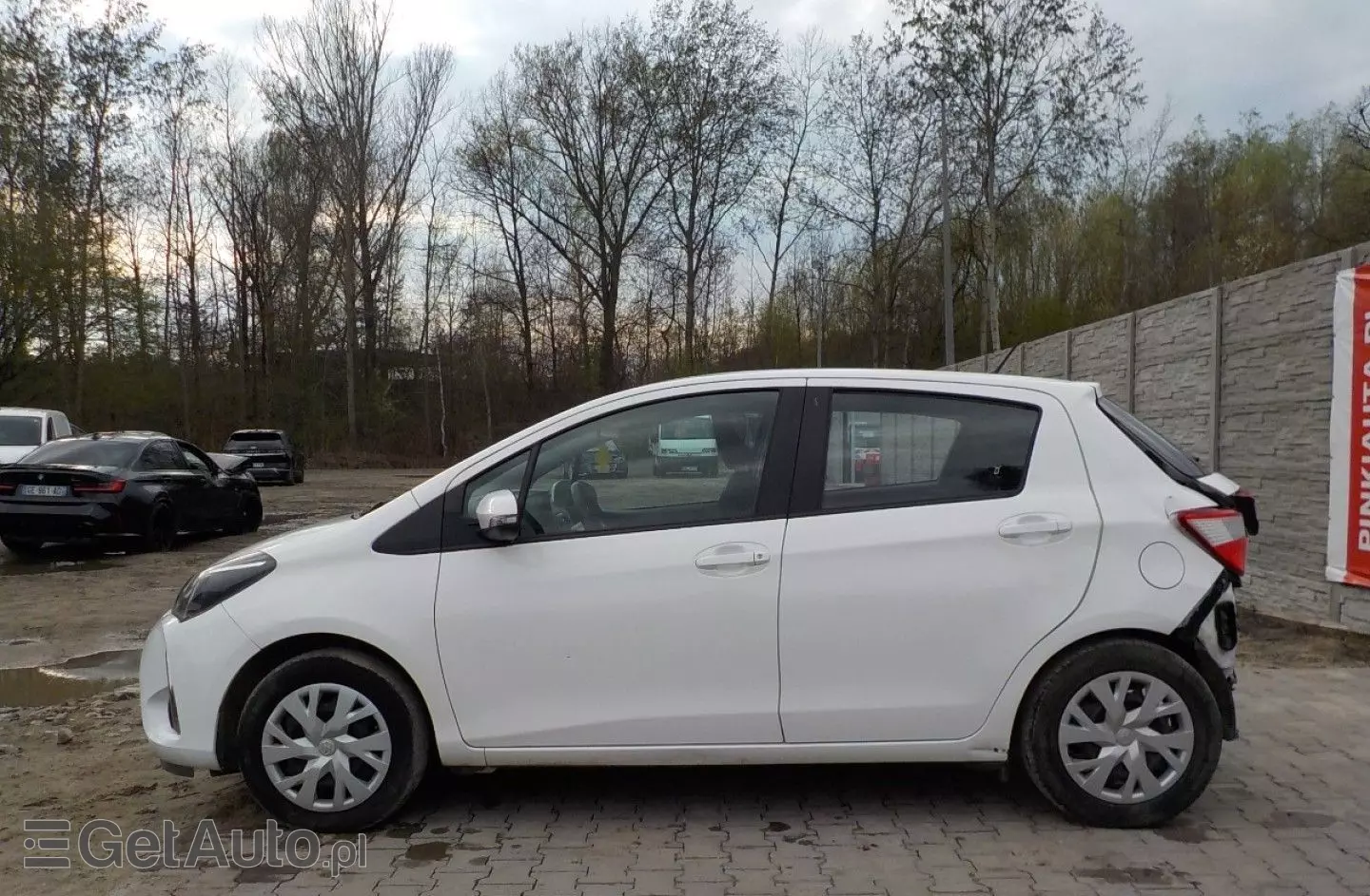 TOYOTA Yaris 1.0 Premium