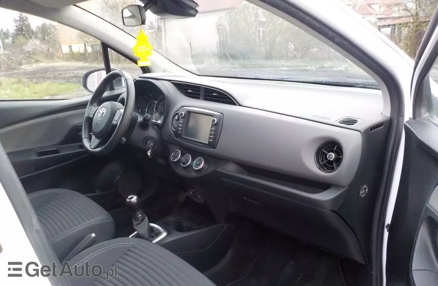 TOYOTA Yaris 1.0 Premium