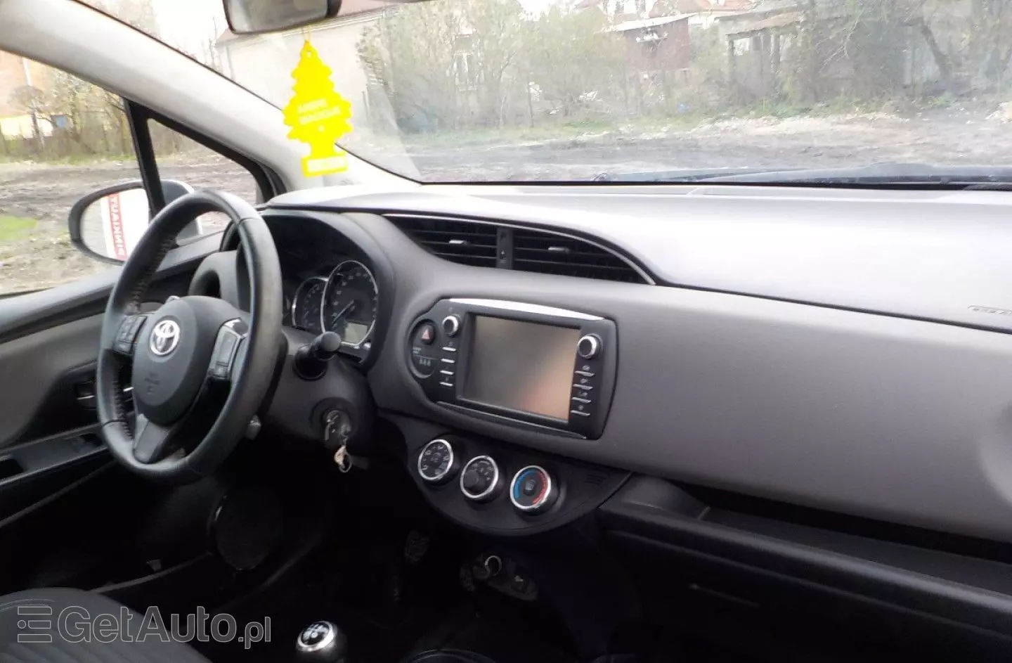 TOYOTA Yaris 1.0 Premium