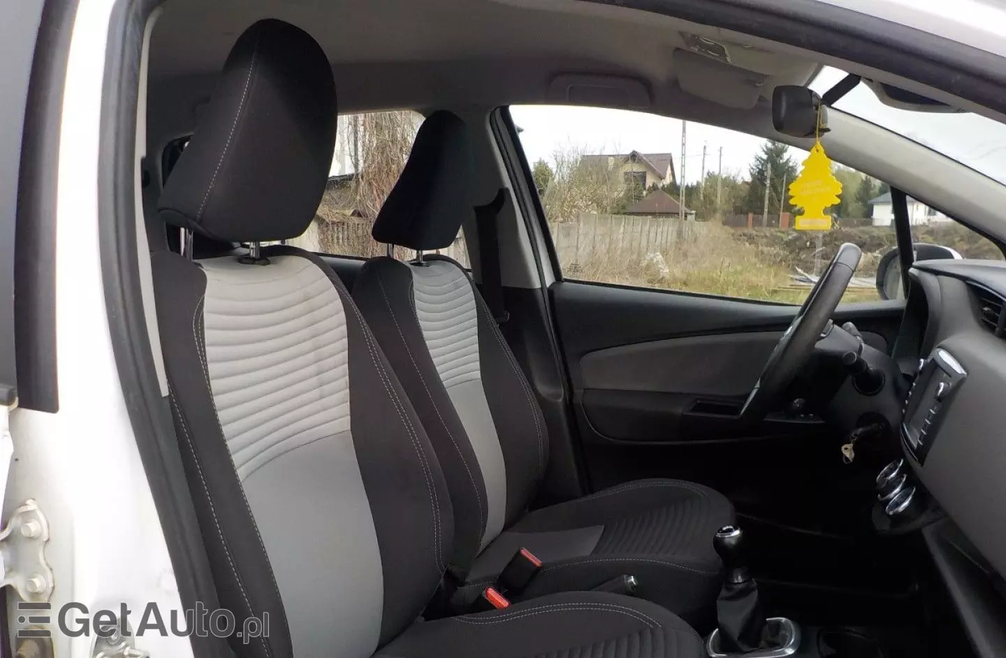 TOYOTA Yaris 1.0 Premium