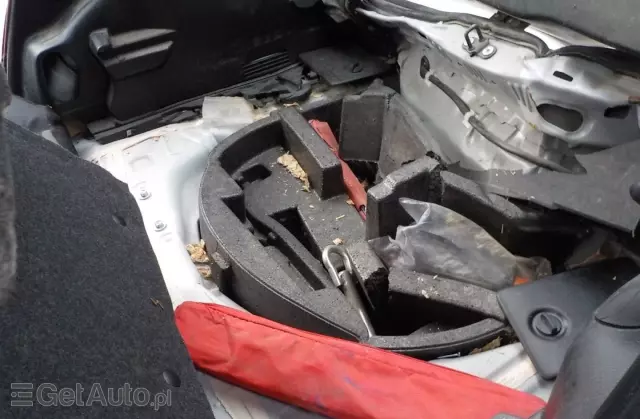 TOYOTA Yaris 1.0 Premium