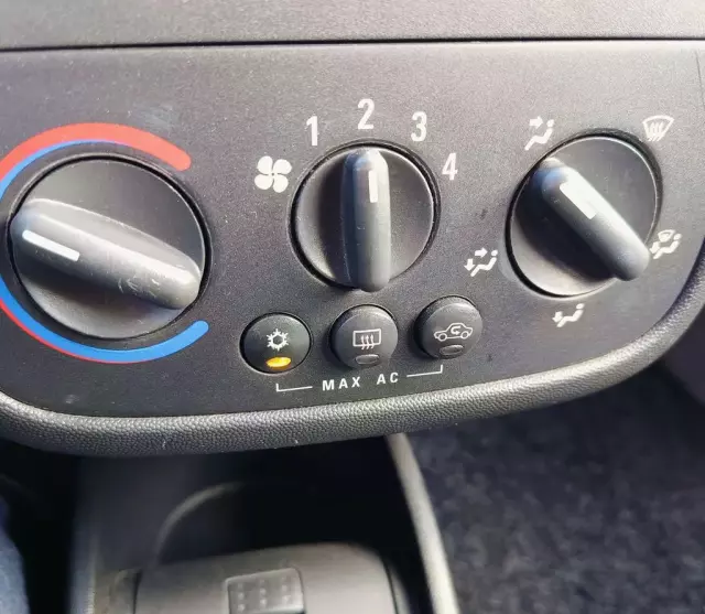 OPEL Corsa 1.2 16V (75 KM)