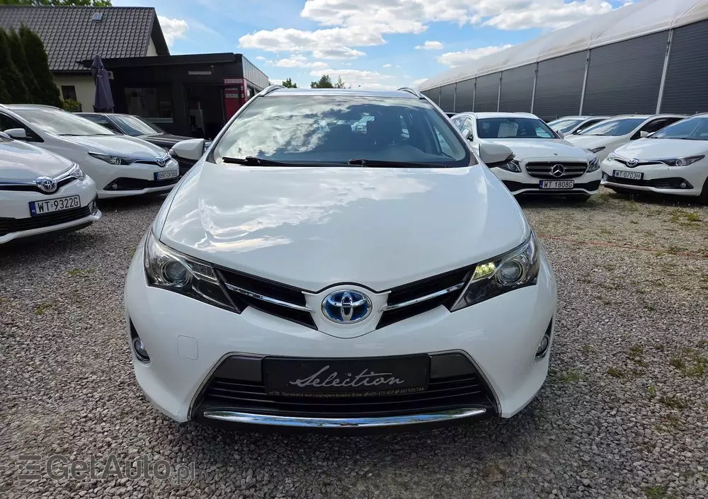 TOYOTA Auris Hybrid 135 Dynamic