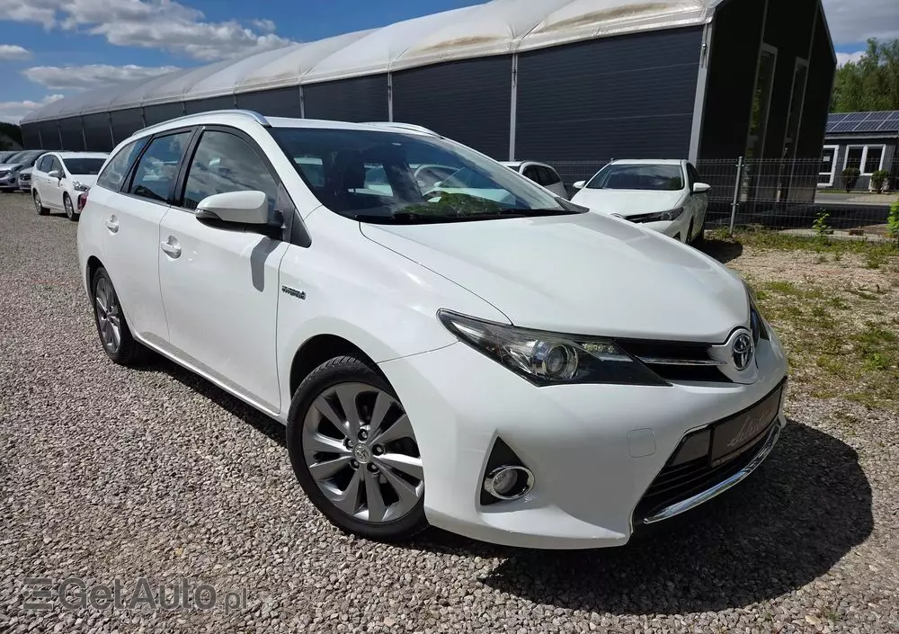 TOYOTA Auris Hybrid 135 Dynamic