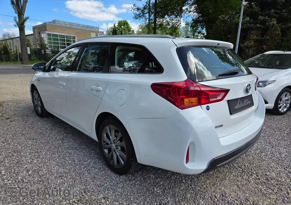 TOYOTA Auris Hybrid 135 Dynamic