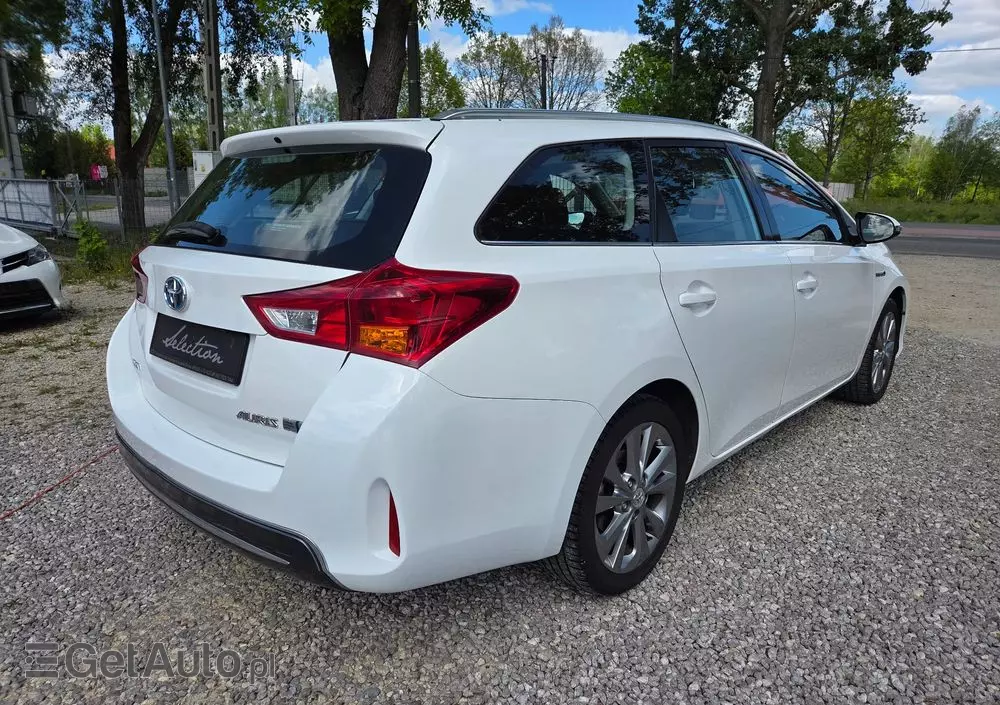 TOYOTA Auris Hybrid 135 Dynamic