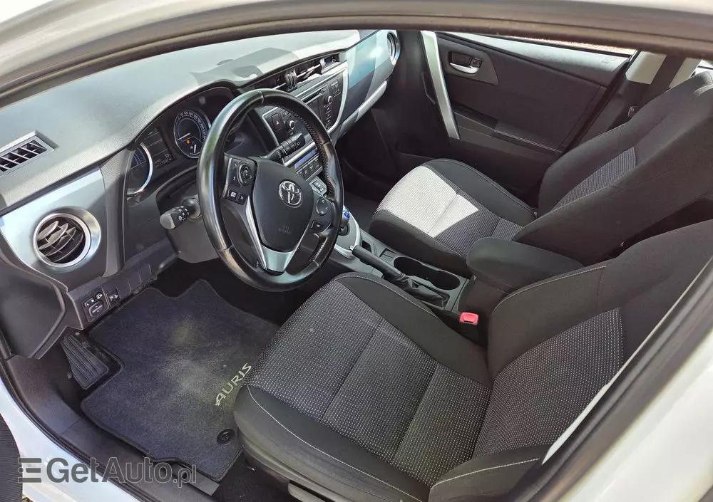 TOYOTA Auris Hybrid 135 Dynamic