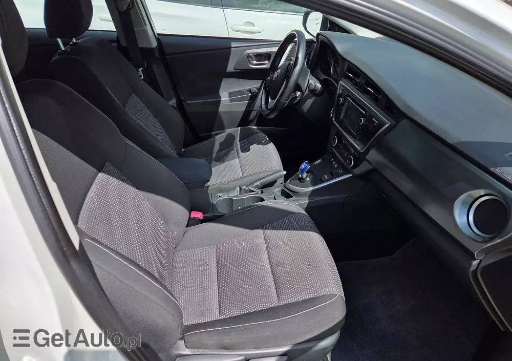 TOYOTA Auris Hybrid 135 Dynamic