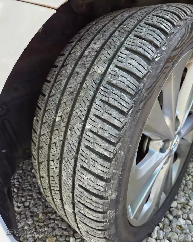 TOYOTA Auris Hybrid 135 Dynamic