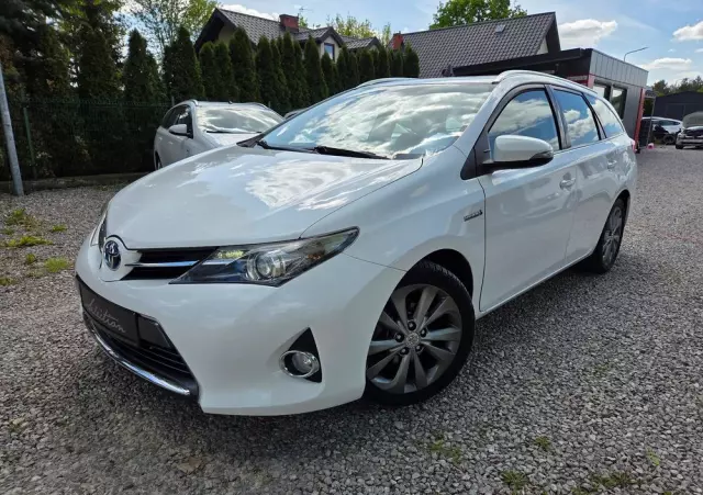 TOYOTA Auris Hybrid 135 Dynamic