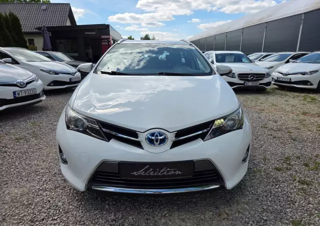 TOYOTA Auris Hybrid 135 Dynamic