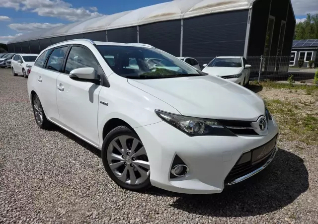 TOYOTA Auris Hybrid 135 Dynamic
