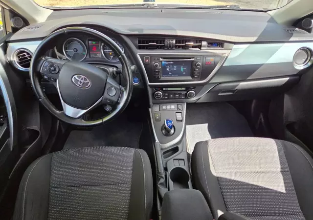 TOYOTA Auris Hybrid 135 Dynamic