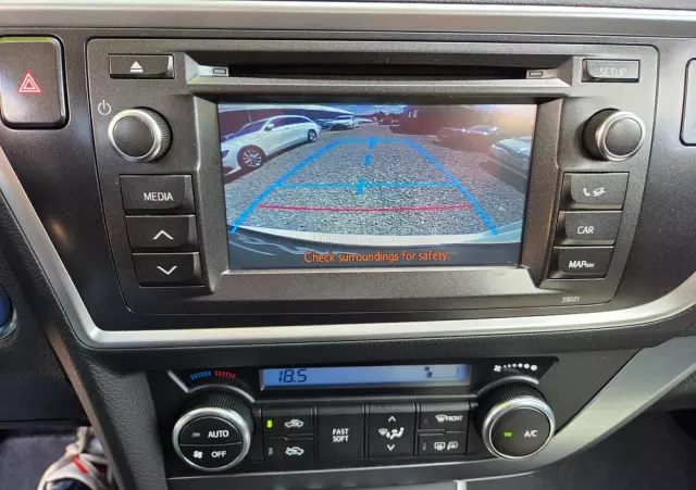 TOYOTA Auris Hybrid 135 Dynamic