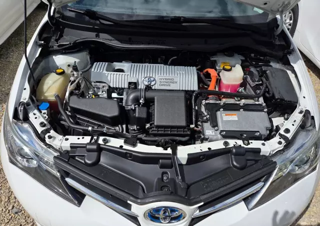 TOYOTA Auris Hybrid 135 Dynamic
