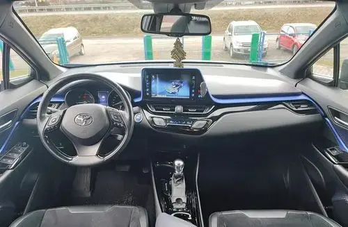 TOYOTA C-HR 